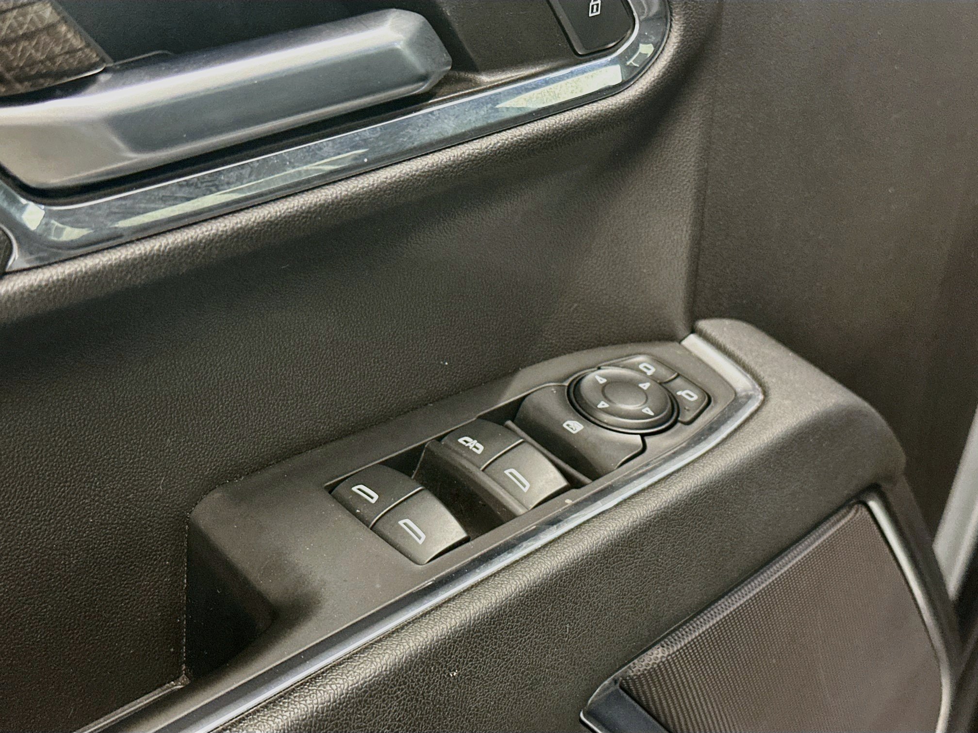 Used 2024 Chevrolet Silverado 1500 LT AWD/4WD image 15