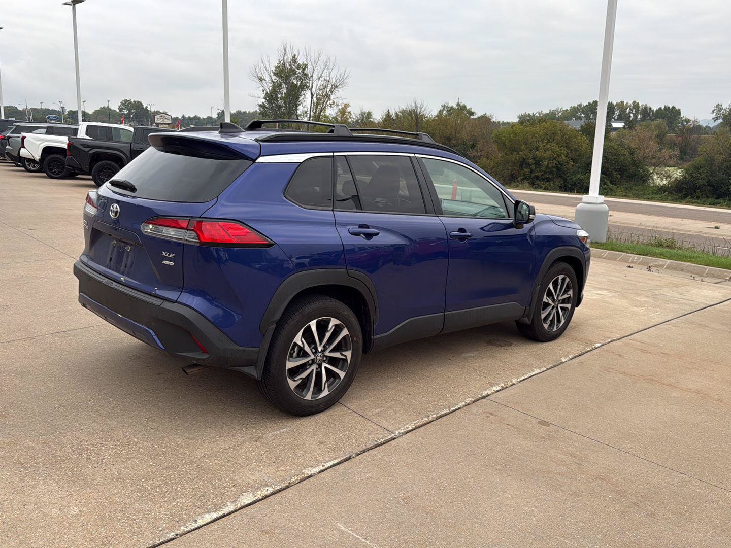 Used 2025 Toyota Corolla Cross XLE w/ Convenience Package AWD/4WD image 4
