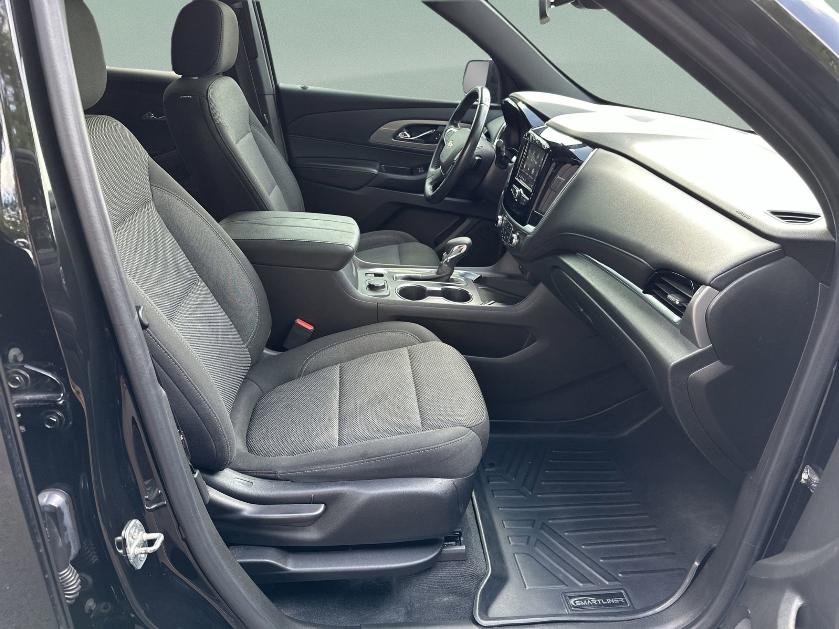 Used 2022 Chevrolet Traverse LT FWD image 26