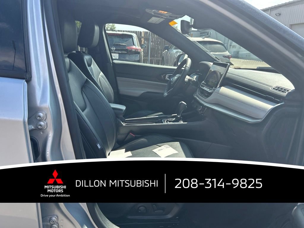 Used 2025 Jeep Compass Limited w/ Elite Group AWD/4WD image 14