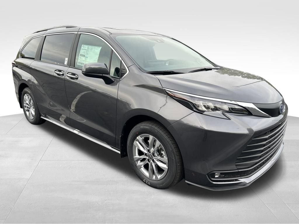 New 2025 Toyota Sienna XLE image 7