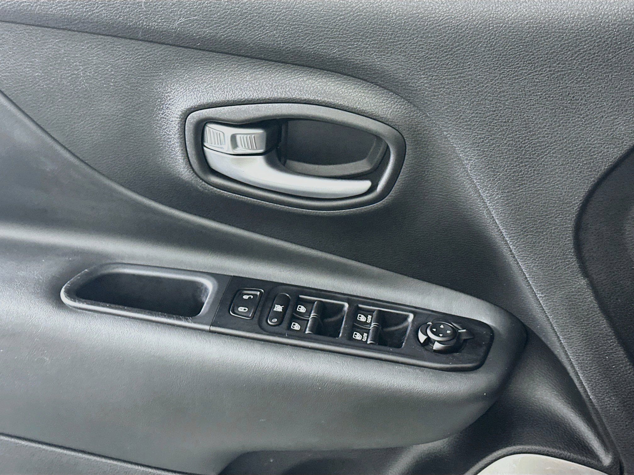 Used 2022 Jeep Renegade Latitude AWD/4WD image 15