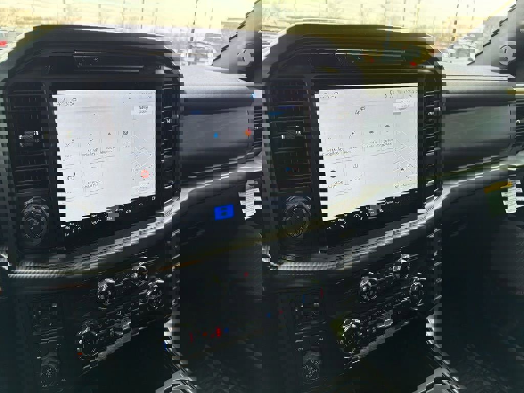 Used 2025 Ford F150 Lariat w/ Equipment Group 501A Mid image 9