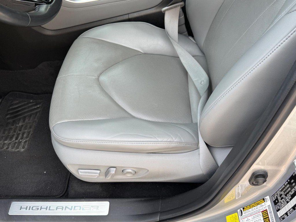 Used 2022 Toyota Highlander Limited AWD/4WD image 17