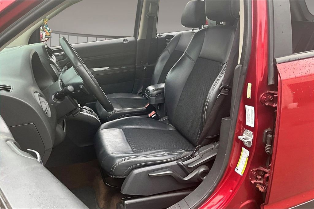 Used 2014 Jeep Compass Latitude FWD image 20