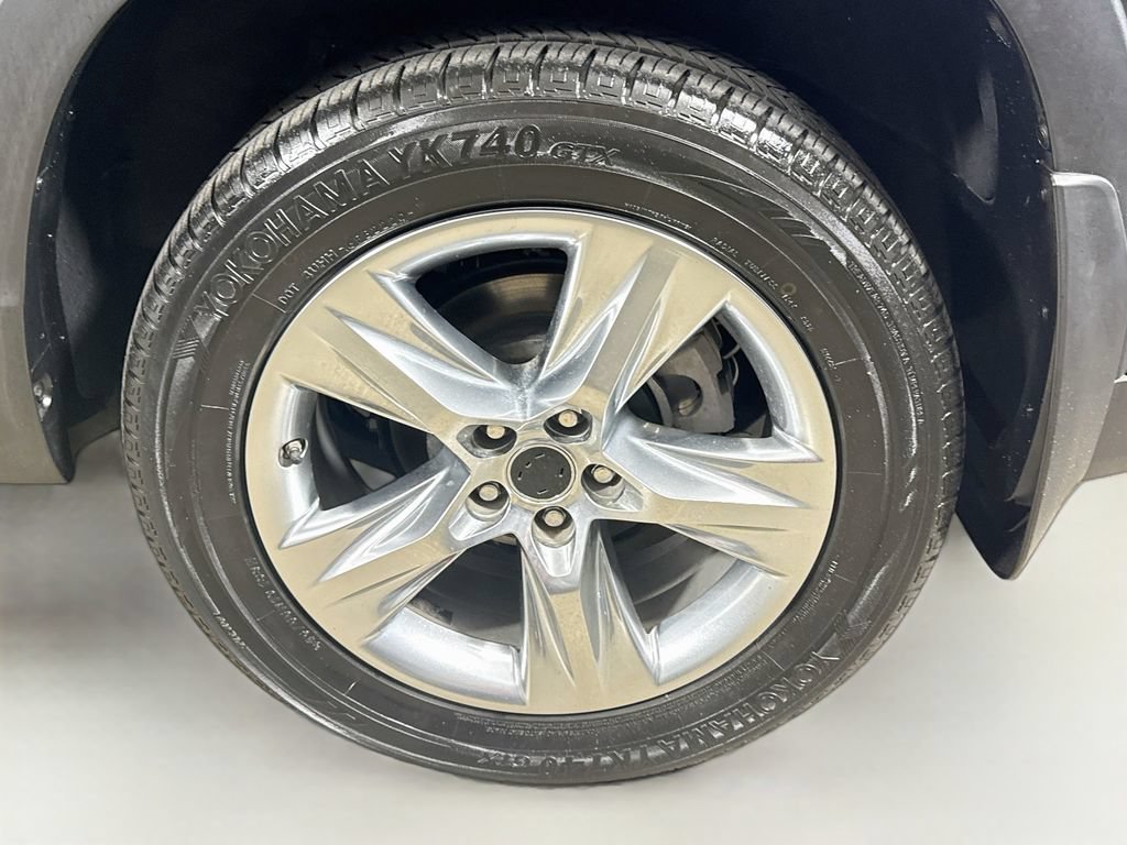 Certified 2019 Toyota Highlander Limited AWD/4WD image 9