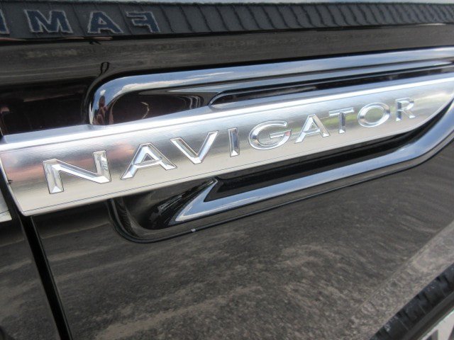 Used 2021 Lincoln Navigator Reserve w/ Luxury Package AWD/4WD image 14