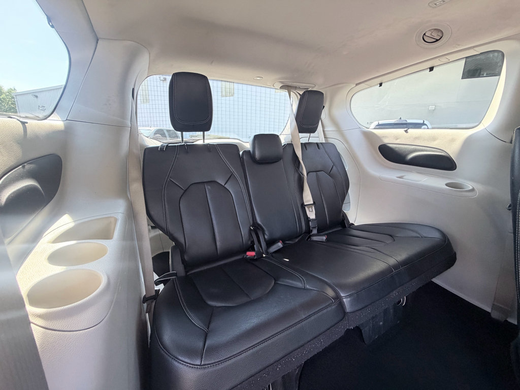 Used 2022 Chrysler Pacifica Touring-L FWD image 29
