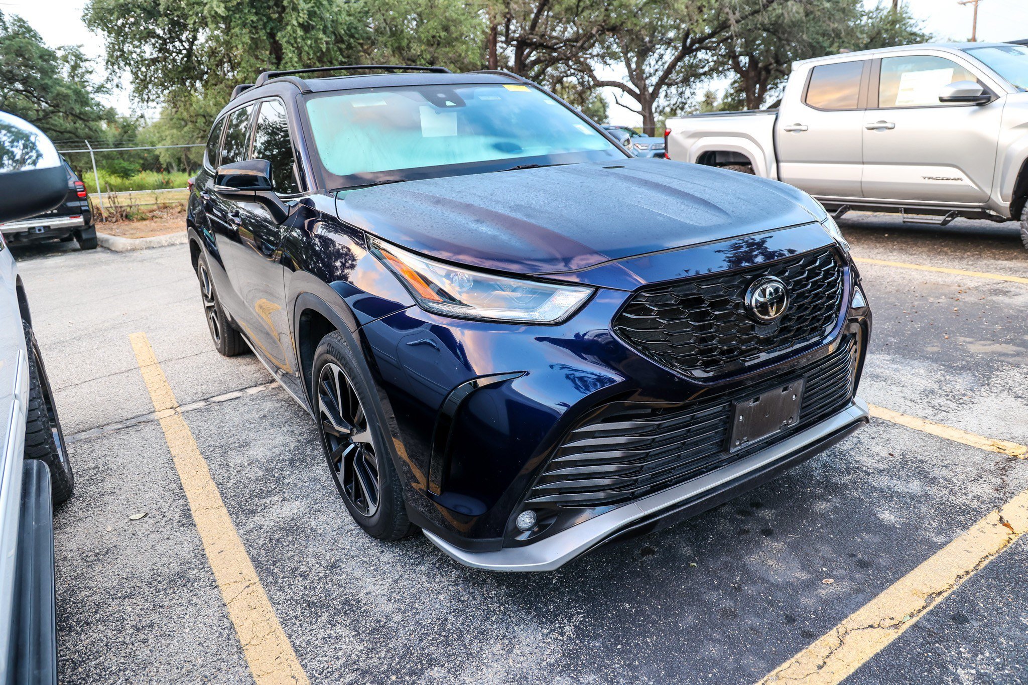 Used 2022 Toyota Highlander XSE FWD image 5