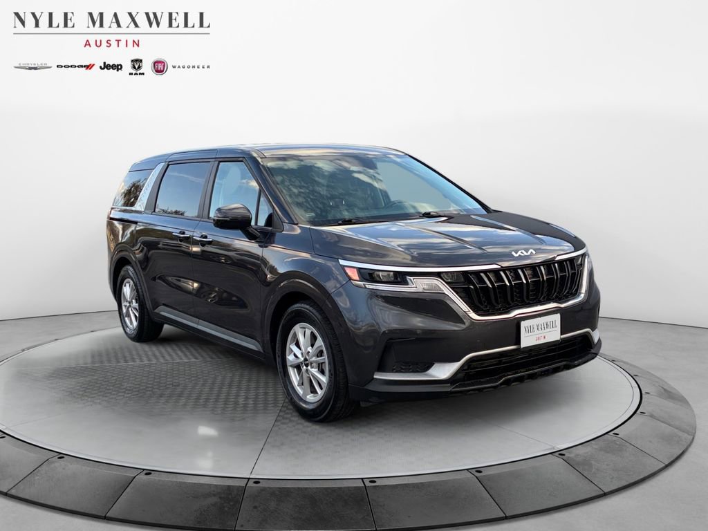Used 2024 Kia Carnival LX image 2