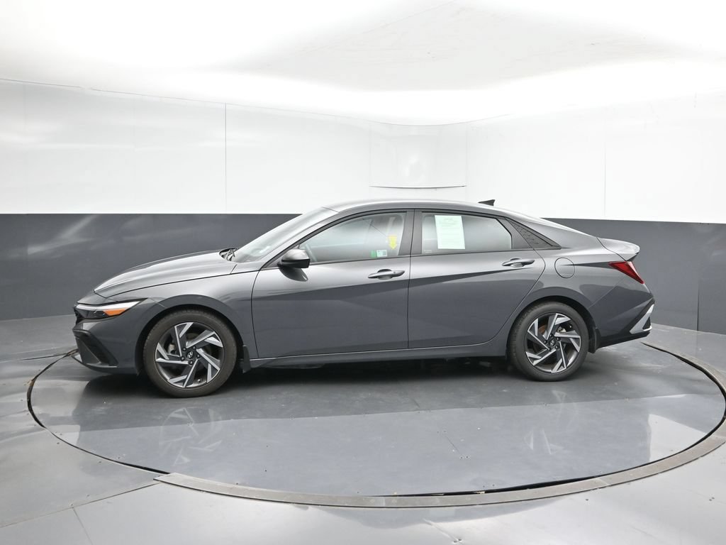 Certified 2025 Hyundai Elantra Sport FWD image 2