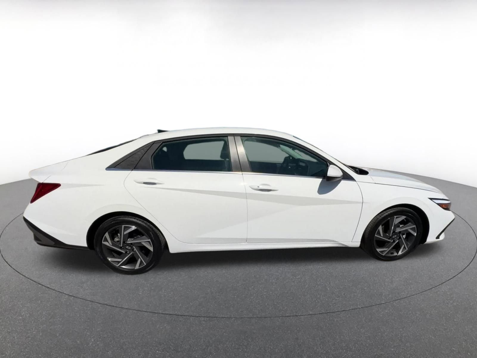 Used 2025 Hyundai Elantra SEL image 16