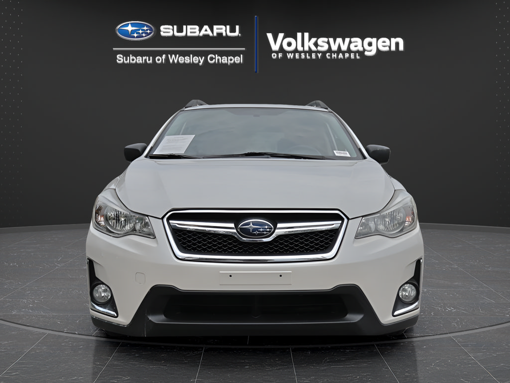Used 2017 Subaru Crosstrek 2.0i AWD/4WD image 2