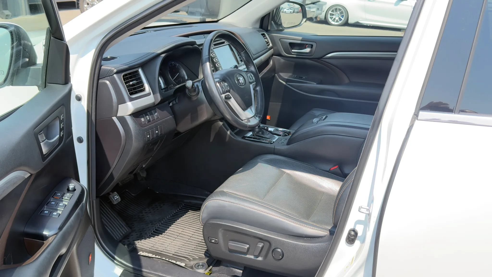 Used 2018 Toyota Highlander Limited AWD/4WD image 13