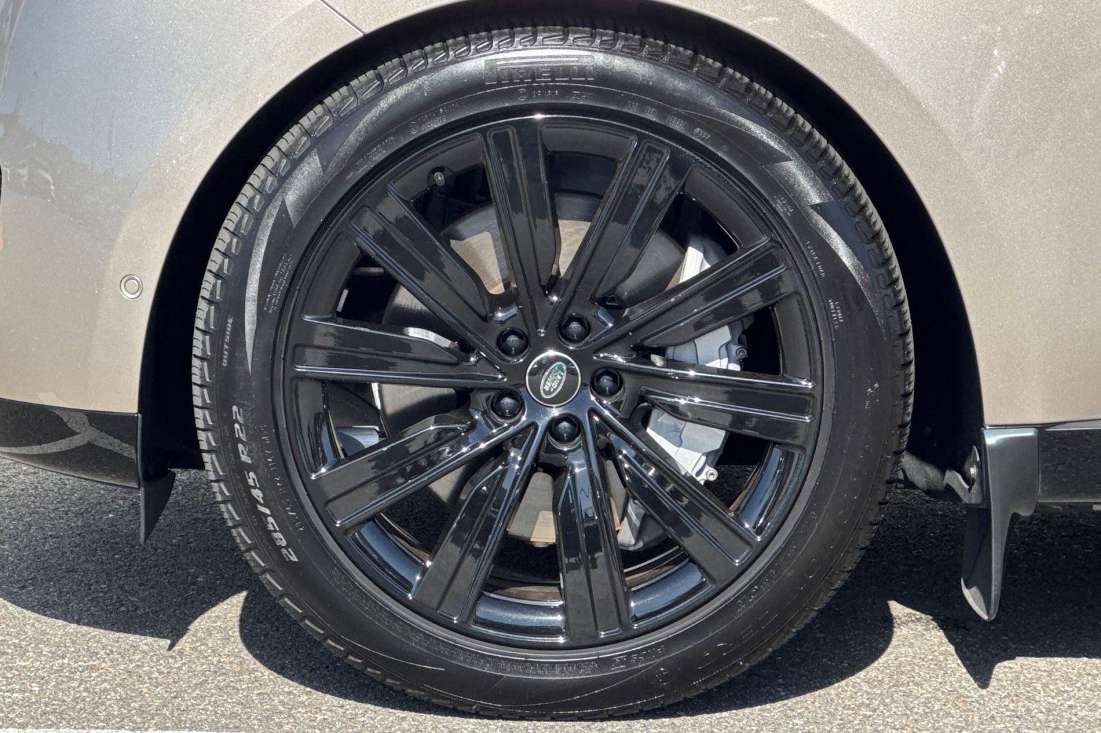 Certified 2025 Land Rover Range Rover SE AWD/4WD image 33