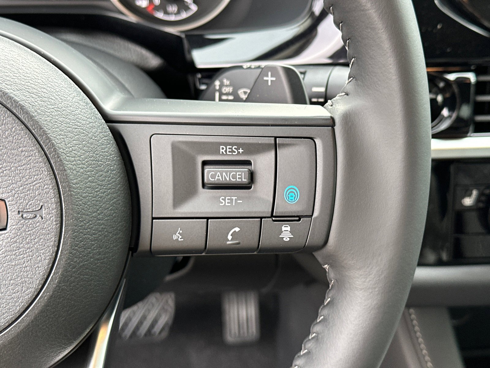 New 2025 Nissan Pathfinder SV w/ SV Premium Package image 29