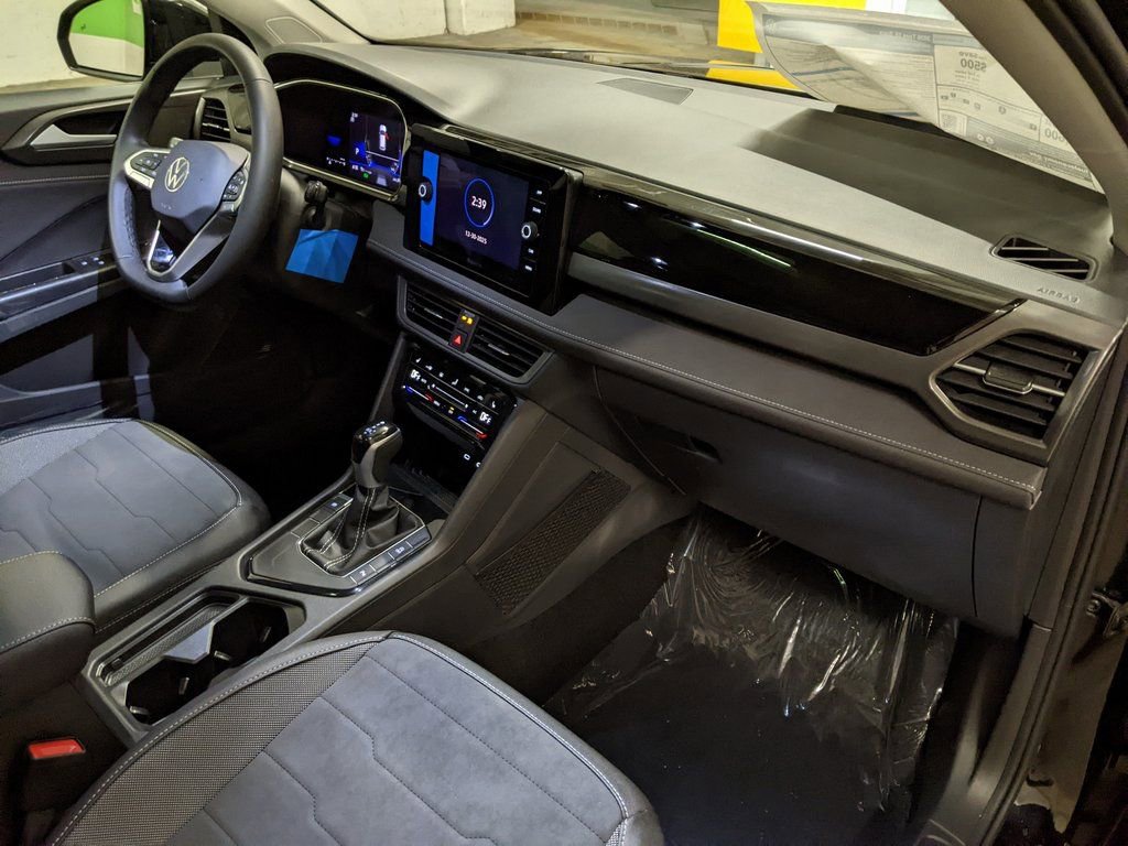 New 2026 Volkswagen Taos SE FWD image 21