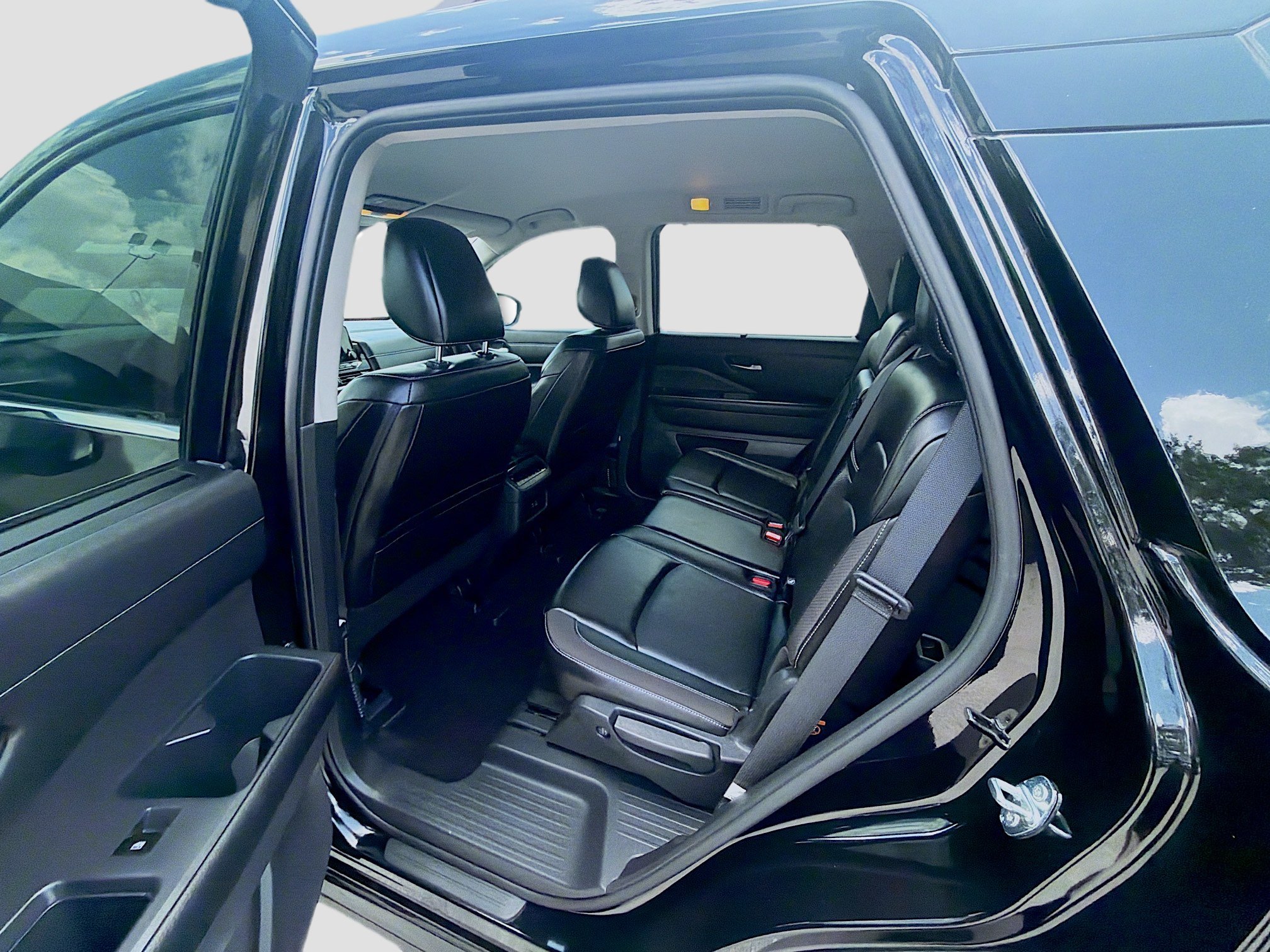 Used 2024 Nissan Pathfinder SL w/ Black Appearance Package FWD image 21