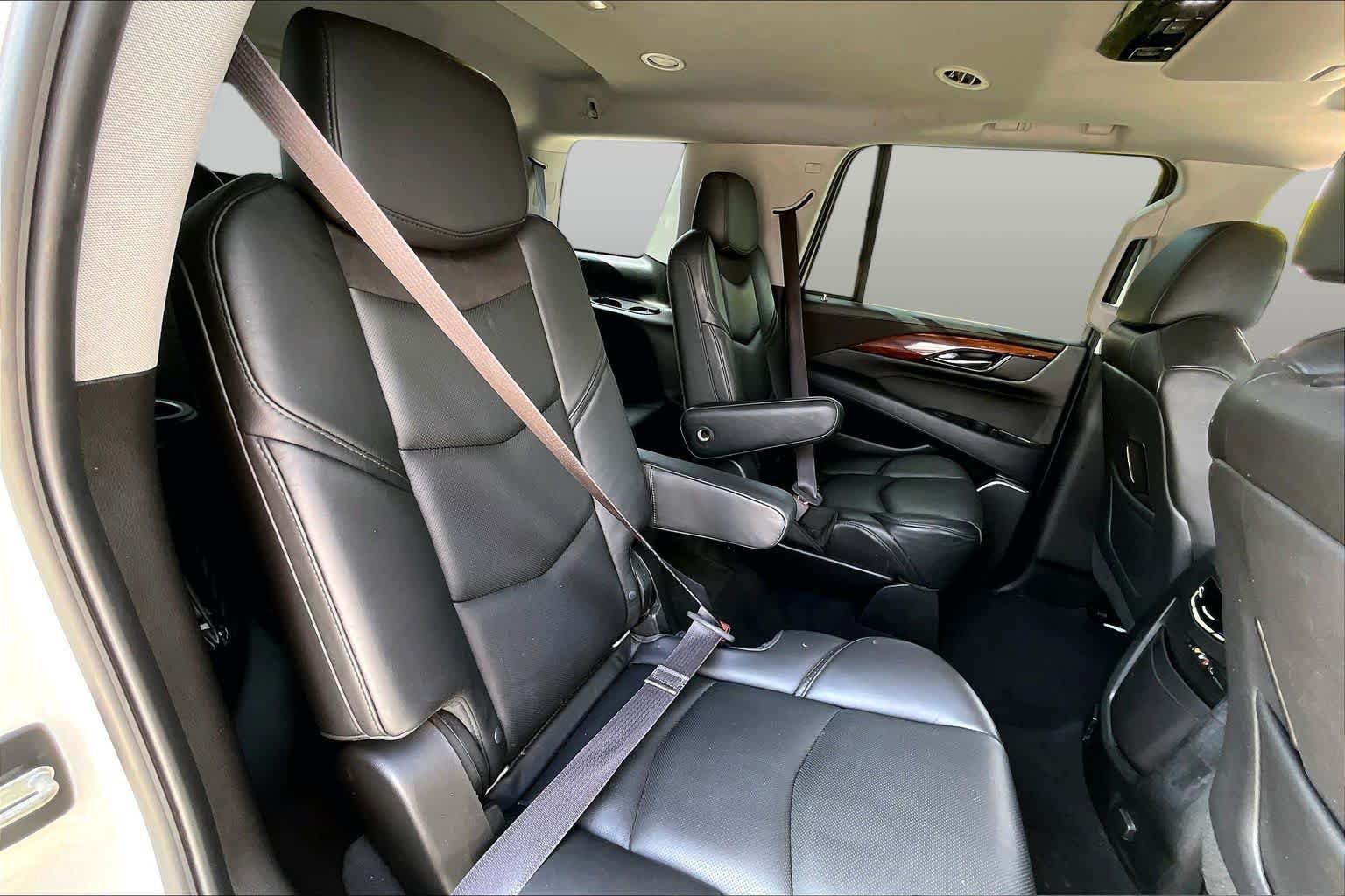 Used 2015 Cadillac Escalade Luxury AWD/4WD image 18