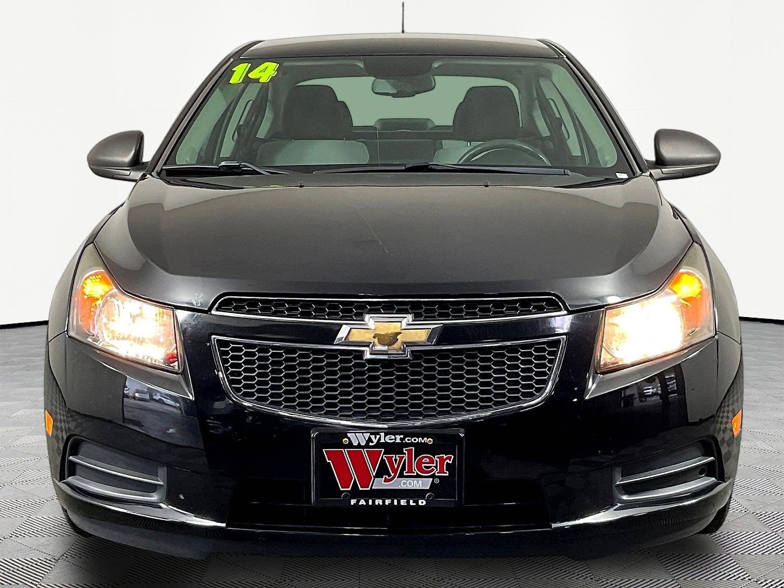 Used 2014 Chevrolet Cruze LS FWD image 2