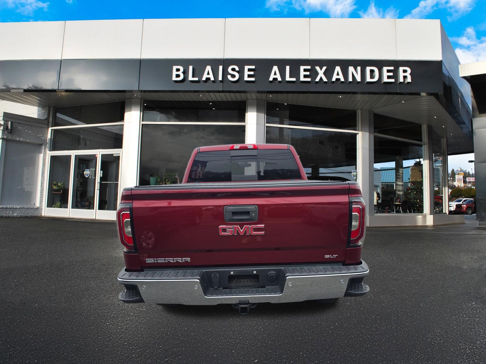 Used 2017 GMC Sierra 1500 SLT w/ SLT Premium Package AWD/4WD image 4