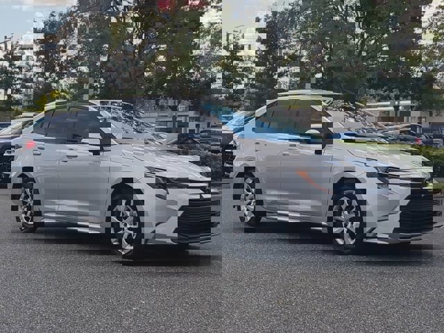 Used 2023 Toyota Corolla LE image 2