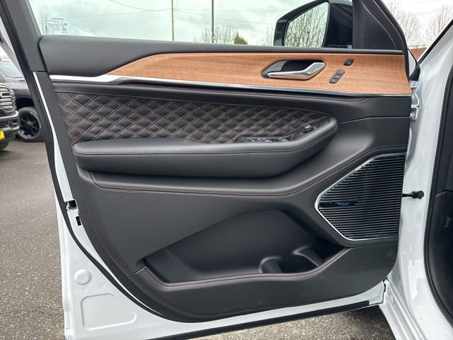 New 2026 Jeep Grand Cherokee Summit w/ Obsidian Package image 21