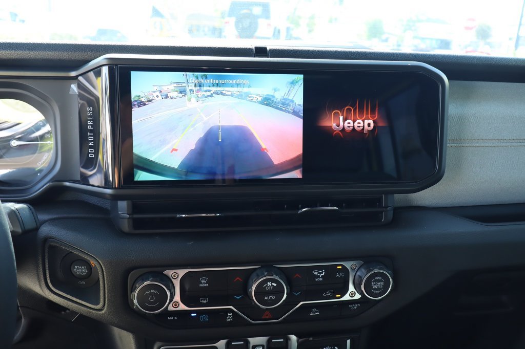 Used 2024 Jeep Wrangler Unlimited AWD/4WD image 25