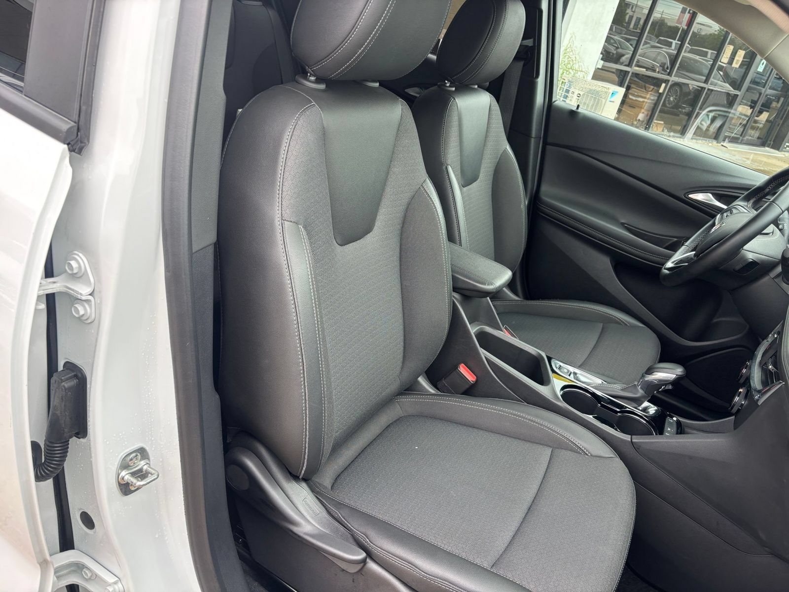Used 2025 Buick Encore GX Preferred FWD image 35