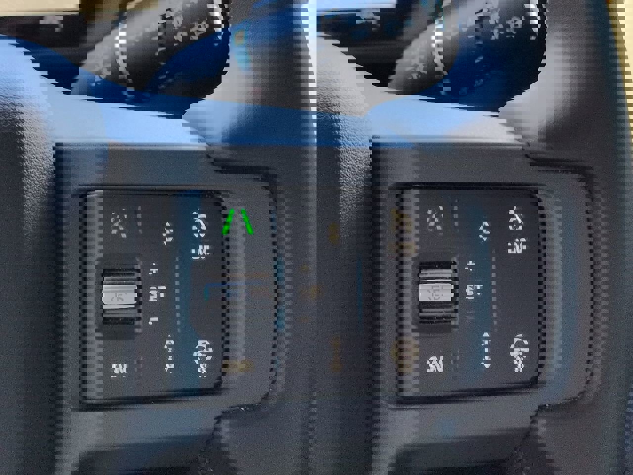 Used 2025 Land Rover Defender 110 S image 24