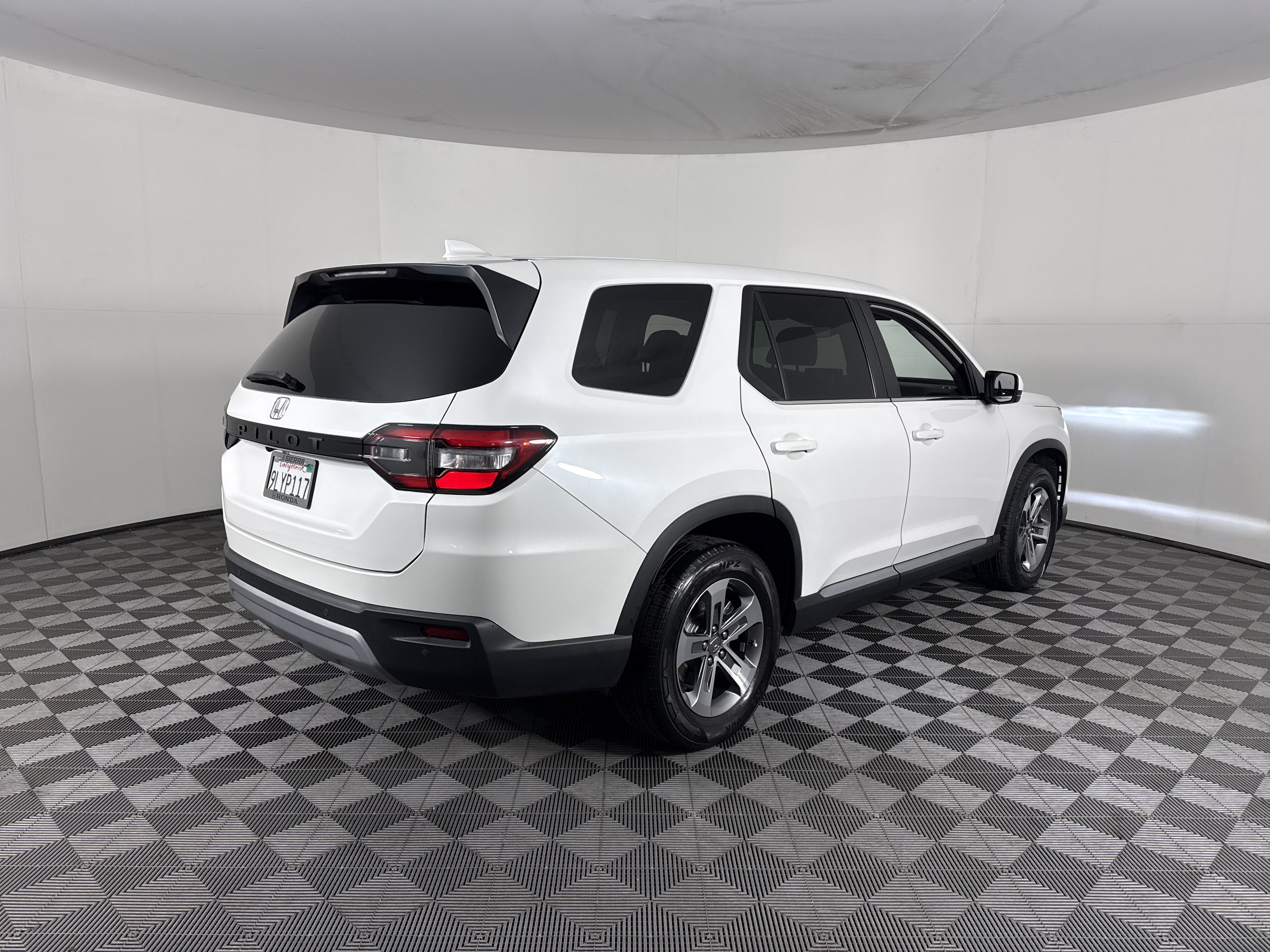 Certified 2024 Honda Pilot EX-L image 4
