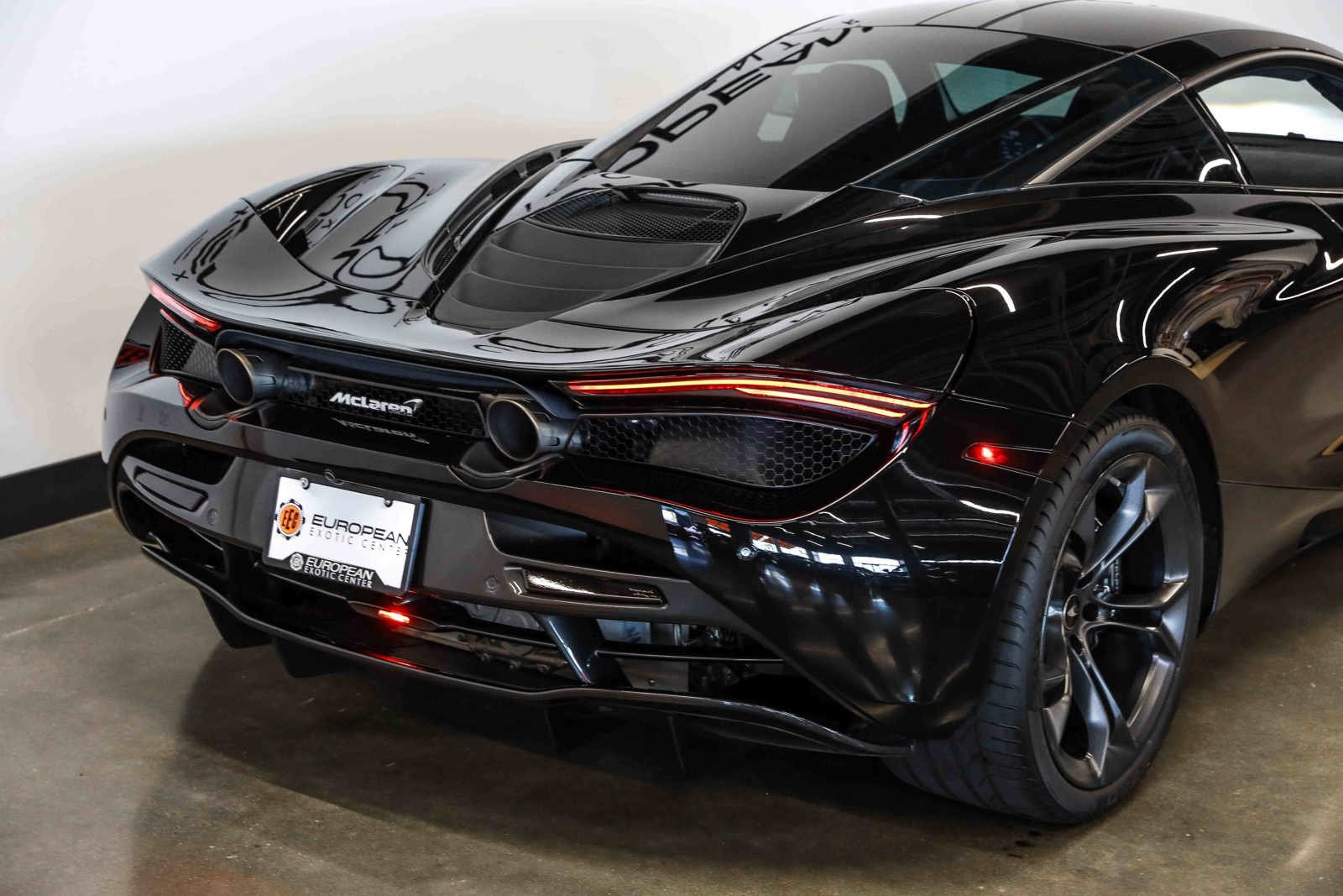 Used 2019 McLaren 720S RWD image 30