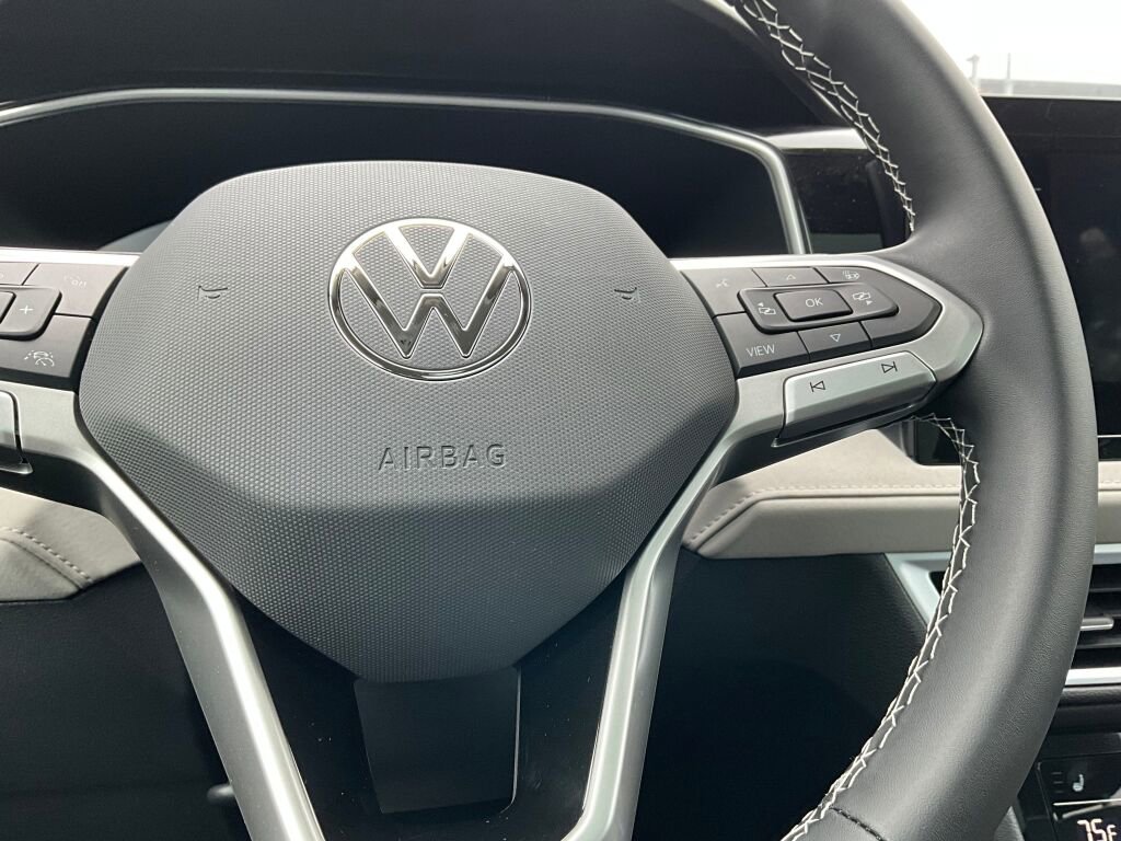 New 2025 Volkswagen Taos SE image 21