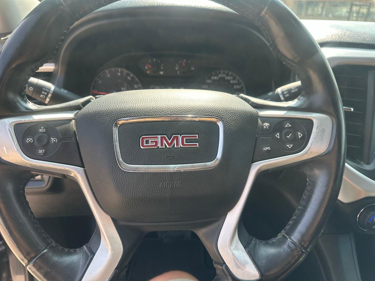 Used 2017 GMC Acadia SLE FWD image 11