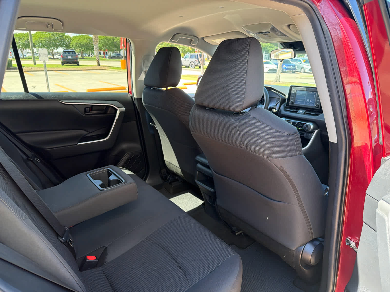 Used 2019 Toyota RAV4 LE FWD image 28