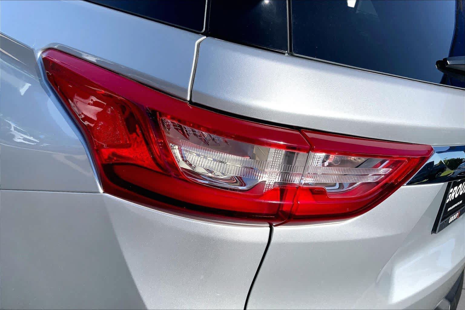Used 2019 Chevrolet Traverse LT FWD image 29