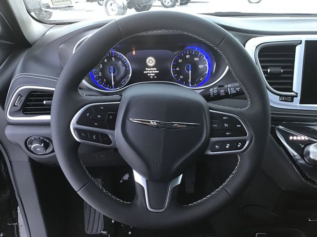 New 2026 Chrysler Pacifica Select image 13