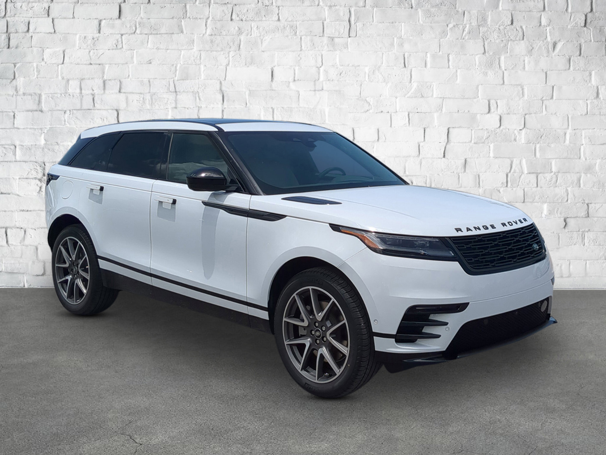 New 2026 Land Rover Range Rover Velar Dynamic SE image 8