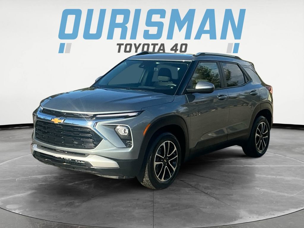 Used 2025 Chevrolet TrailBlazer LT image 2