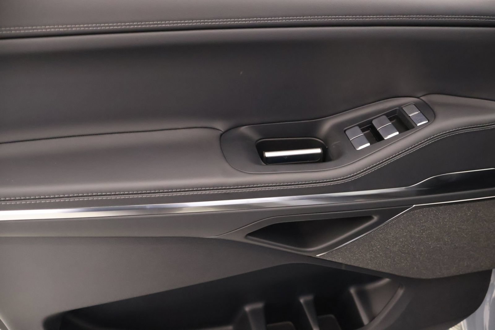 New 2025 Lincoln Navigator Reserve w/ Jet Appearance Package AWD/4WD image 18