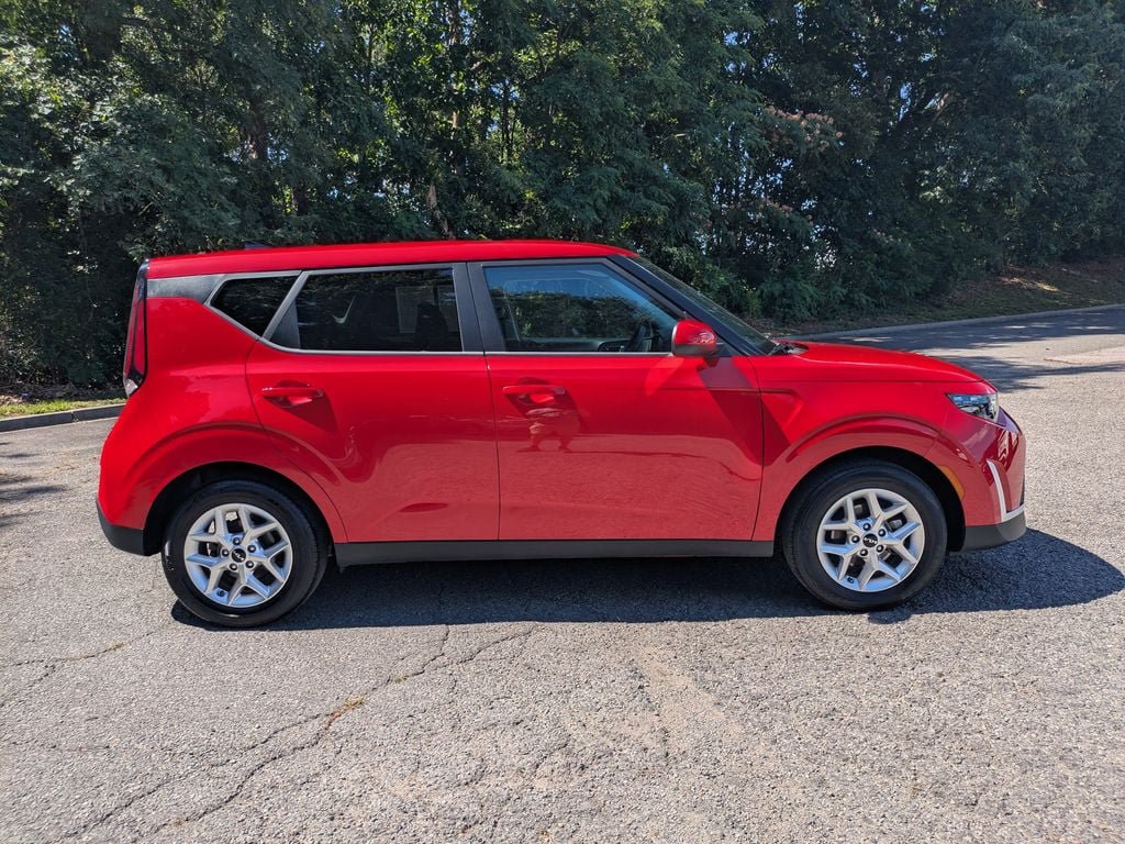 Used 2023 Kia Soul LX w/ LX Technology Package FWD image 3