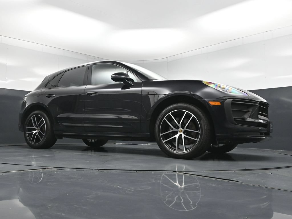 Certified 2025 Porsche Macan AWD/4WD image 30