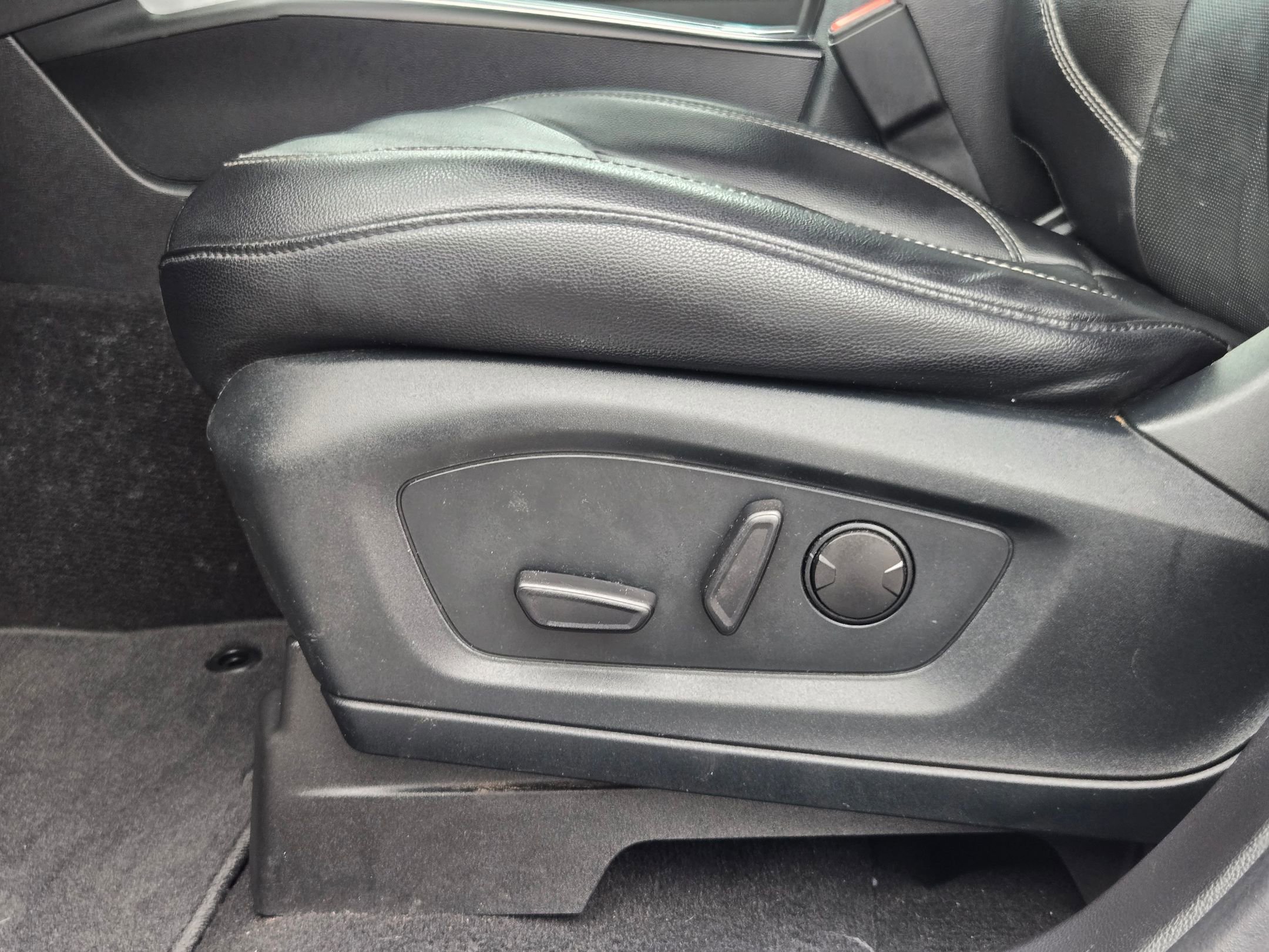 Used 2021 Ford Explorer Limited RWD image 23