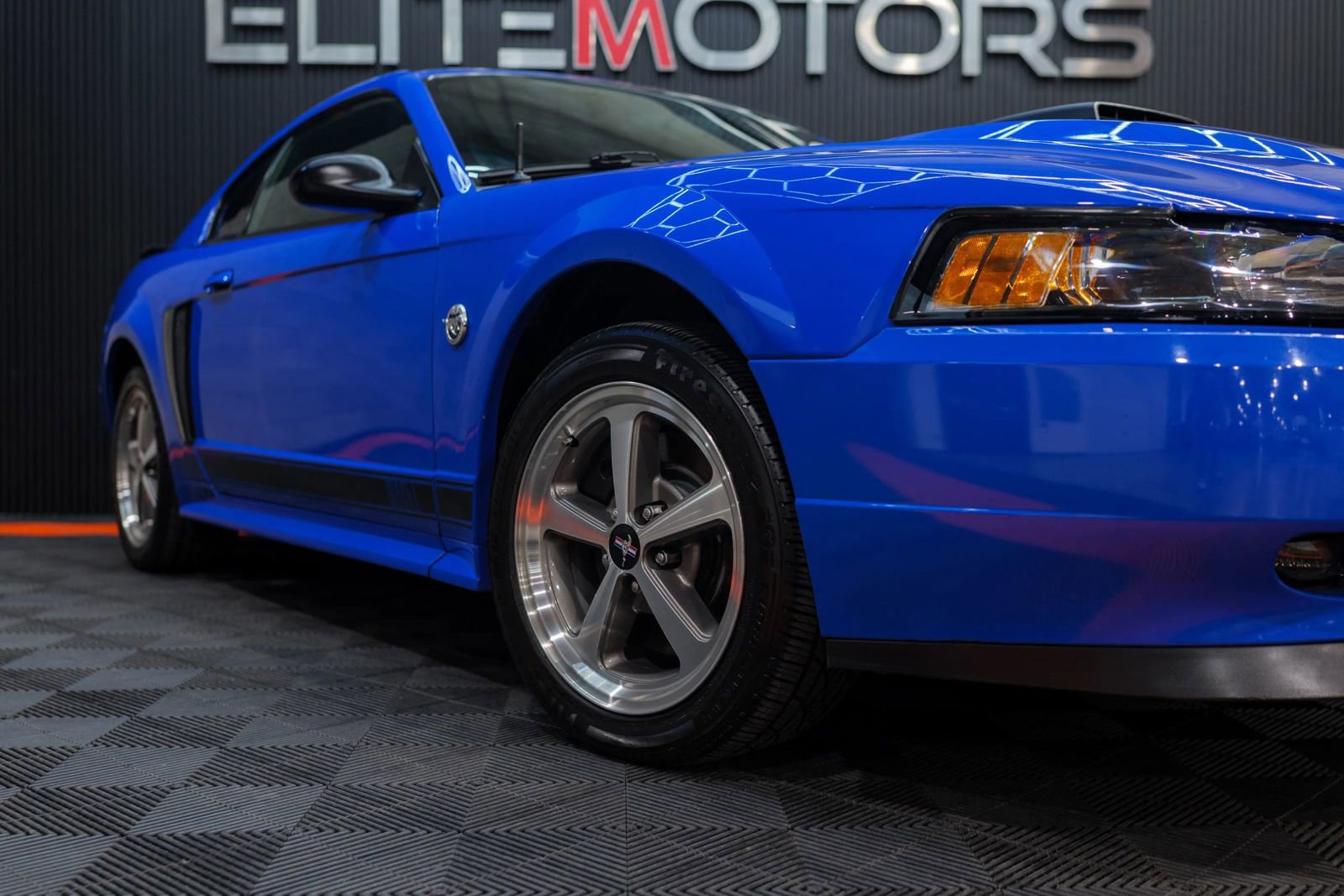 Used 2004 Ford Mustang Mach 1 RWD image 5