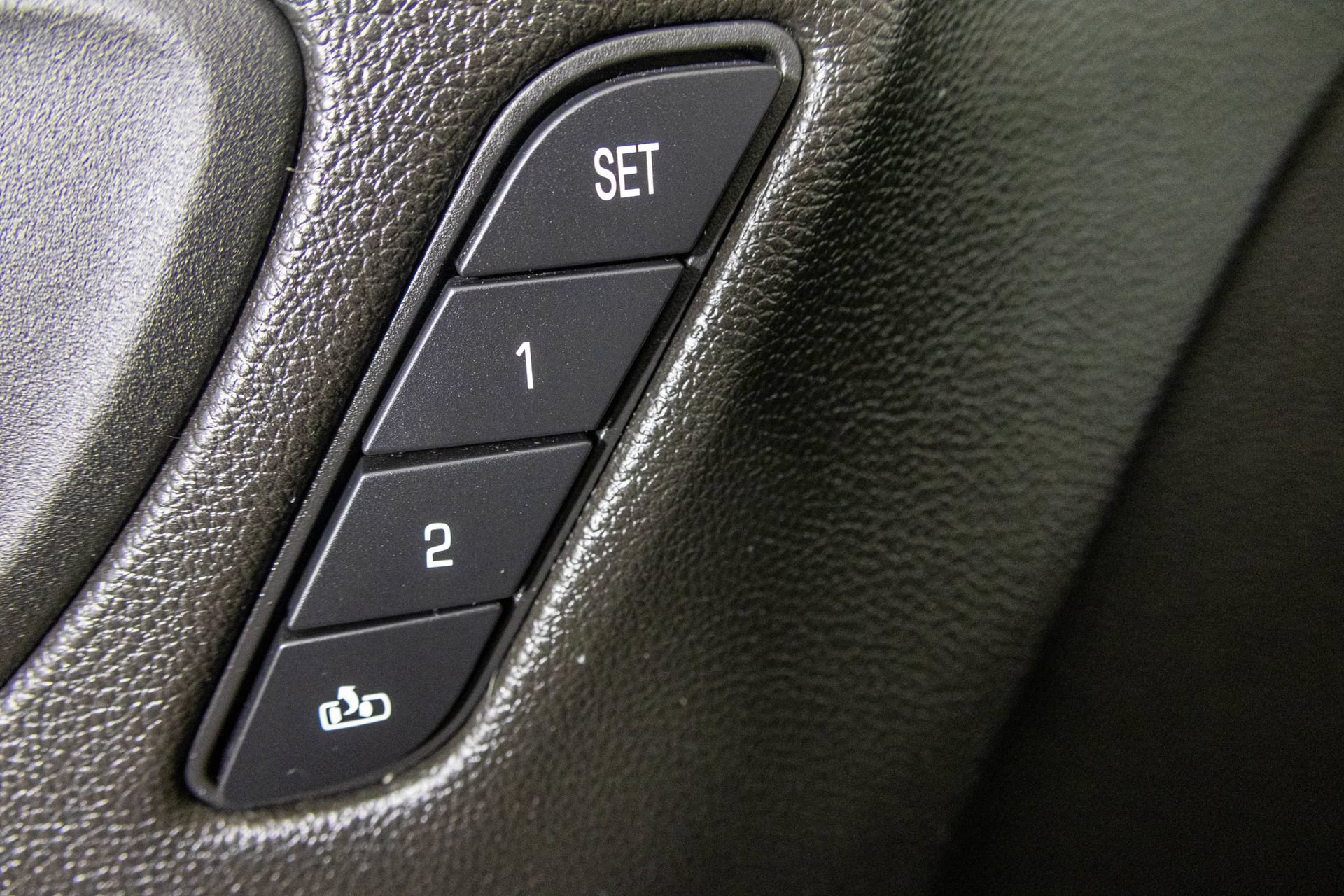 Used 2022 Buick Encore GX Essence w/ Experience Buick Package AWD/4WD image 36