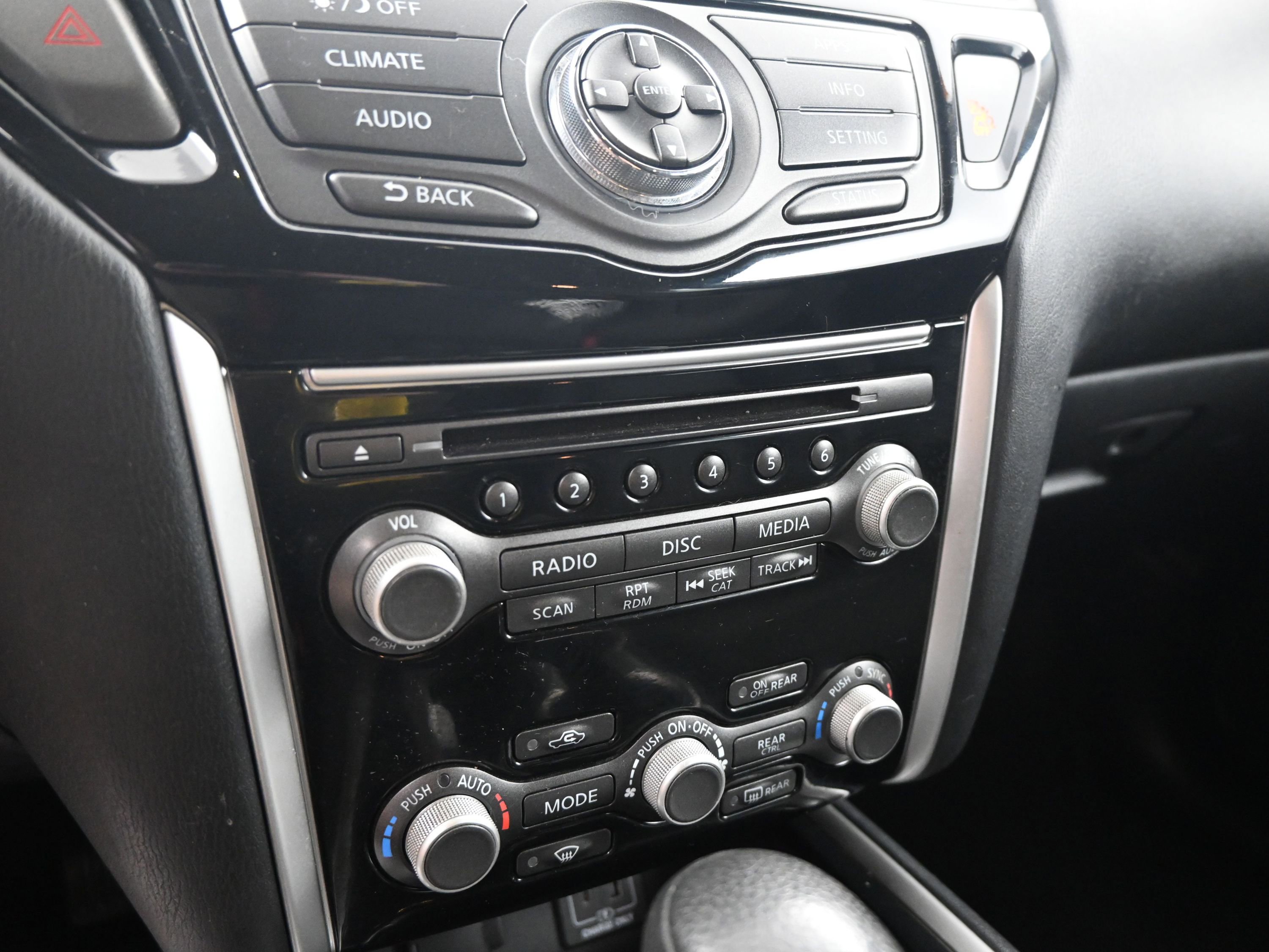 Used 2020 Nissan Pathfinder S image 14