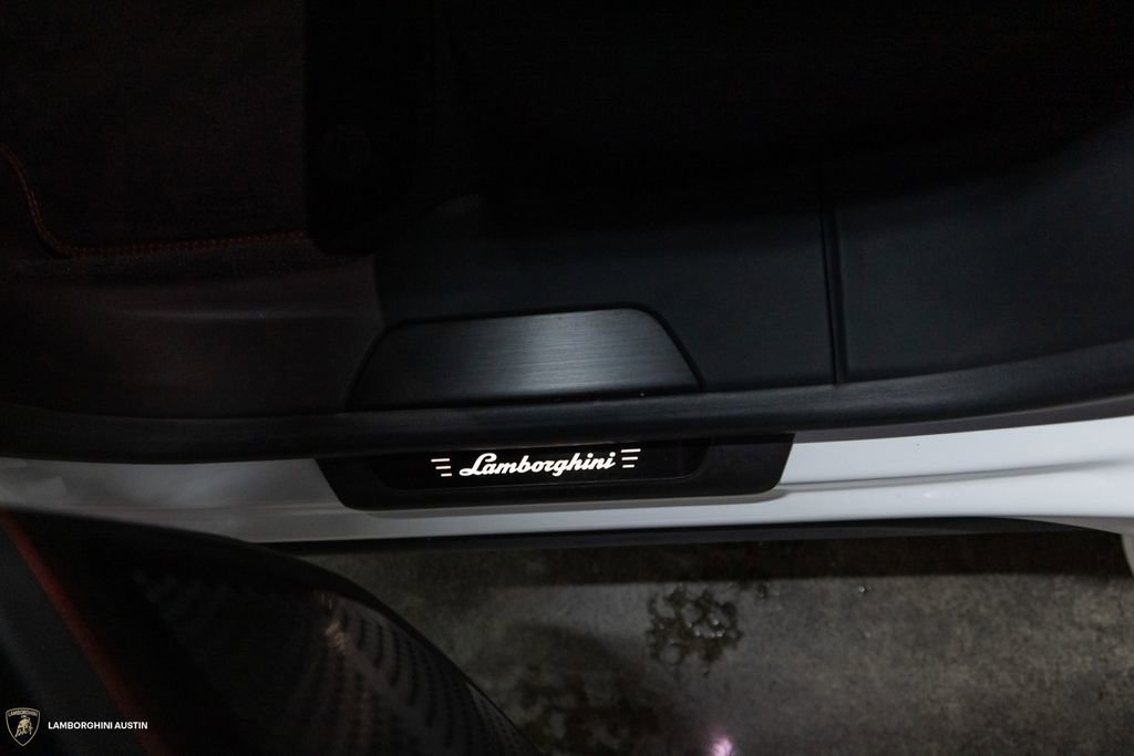 Used 2023 Lamborghini Urus Performante AWD/4WD image 36