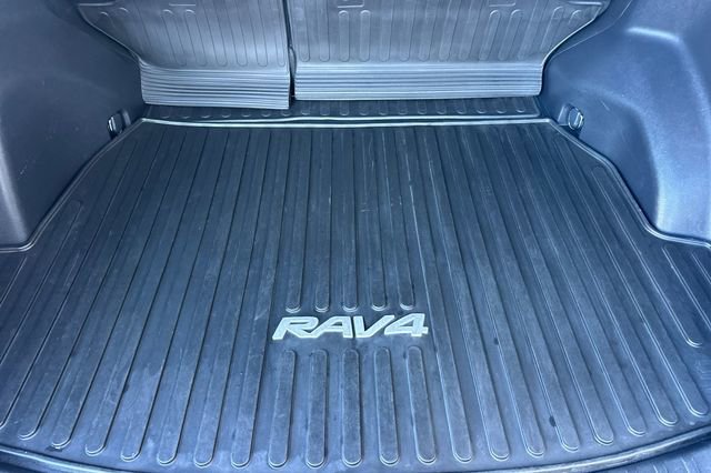 Used 2022 Toyota RAV4 LE image 14