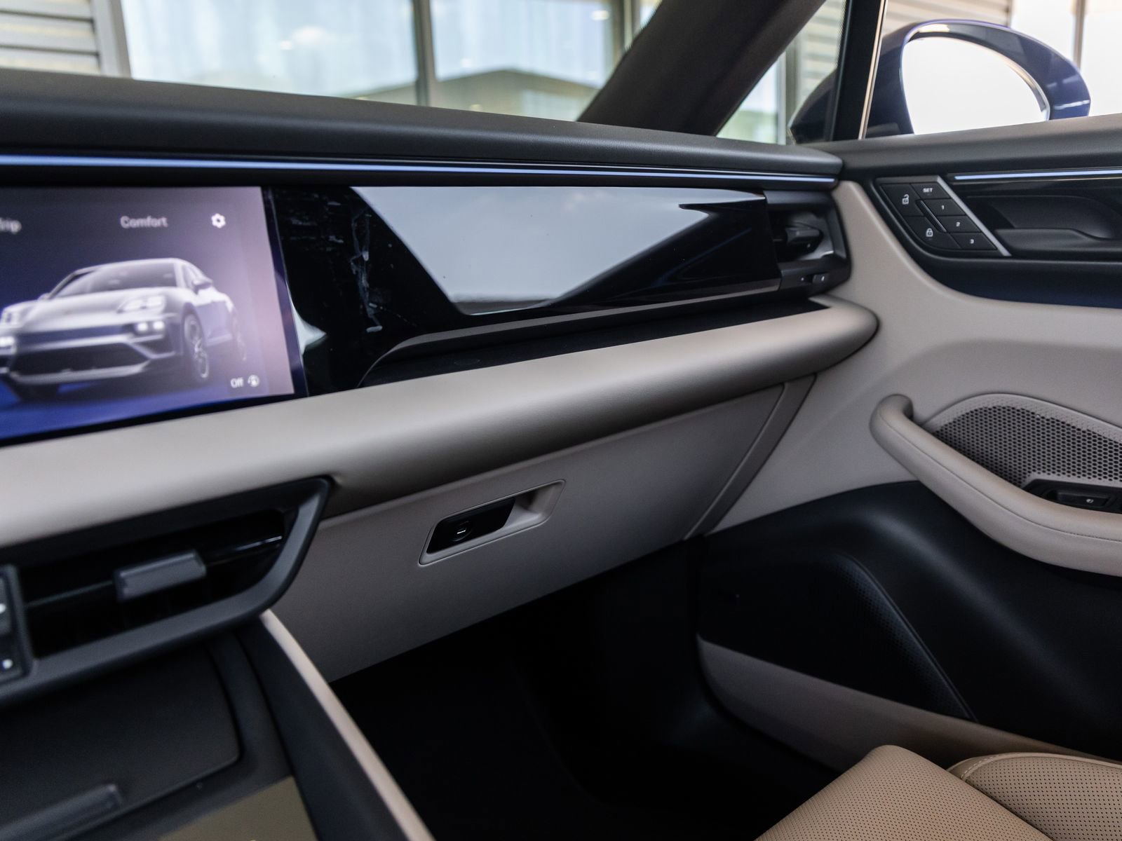 New 2025 Porsche Macan Electric RWD image 30