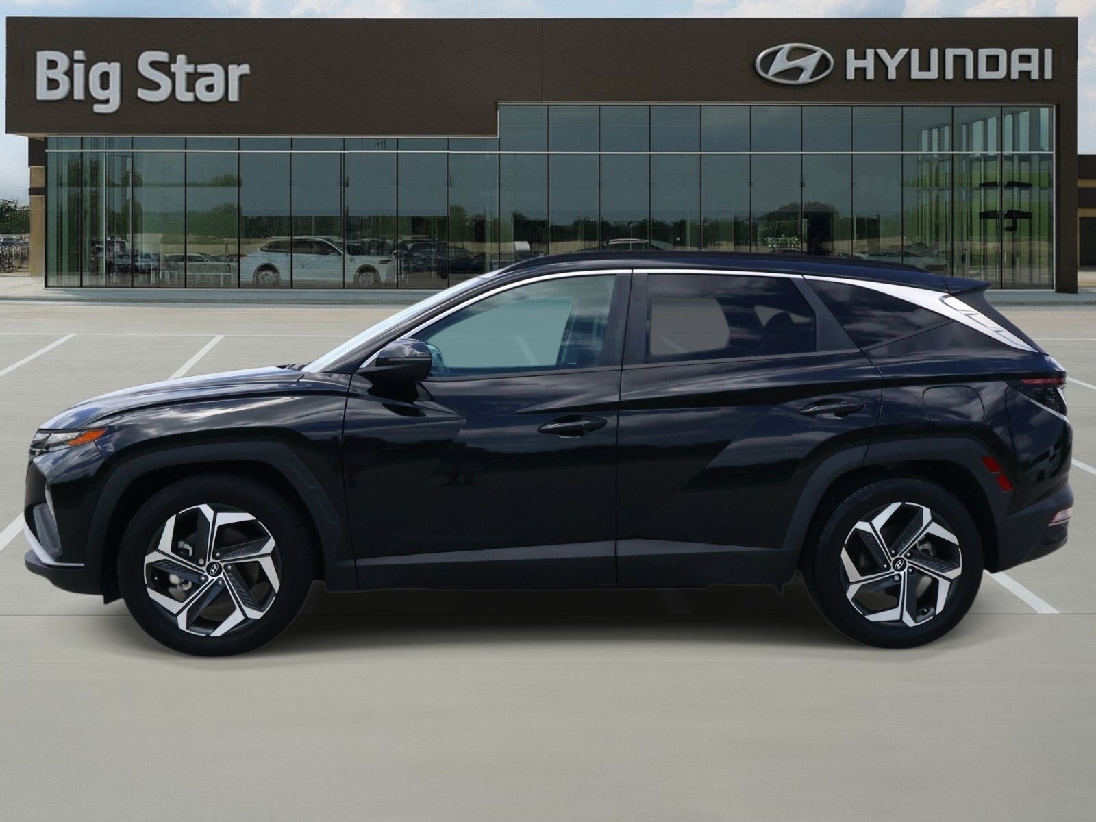 Used 2022 Hyundai Tucson SEL w/ Convenience + Premium Package FWD image 2